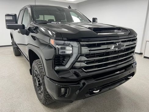 Used 2024 Chevrolet Silverado 3500 High Country w/ Technology Package AWD/4WD image 2