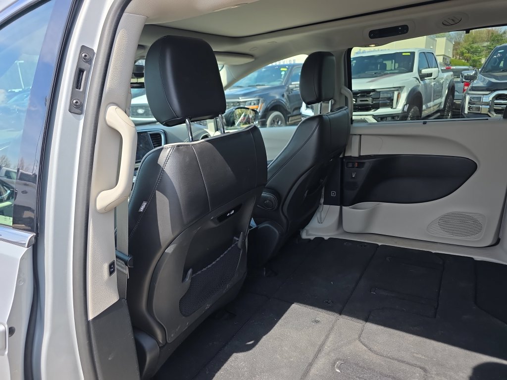 Certified 2024 Chrysler Pacifica Limited FWD image 18