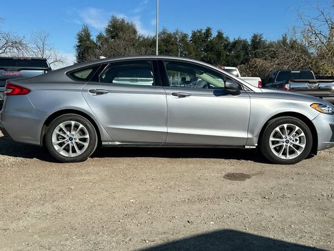 Used 2020 Ford Fusion SE image 9