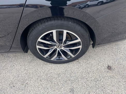 Used 2025 Volkswagen Jetta SE image 31