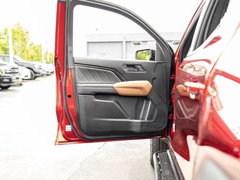 Used 2024 GMC Canyon AT4 w/ AT4 Premium Package AWD/4WD image 30