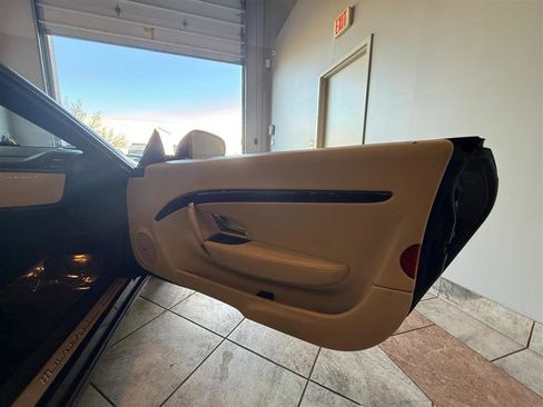 Used 2010 Maserati GranTurismo Convertible image 19