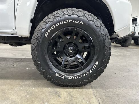 Used 2015 Toyota Tacoma 4x4 Double Cab w/ TRD Off-Road Package image 13