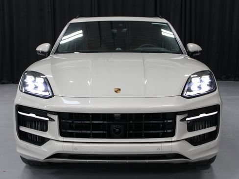 New 2025 Porsche Cayenne GTS image 10