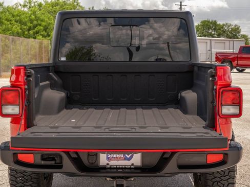 Used 2023 Jeep Gladiator Sport AWD/4WD image 23