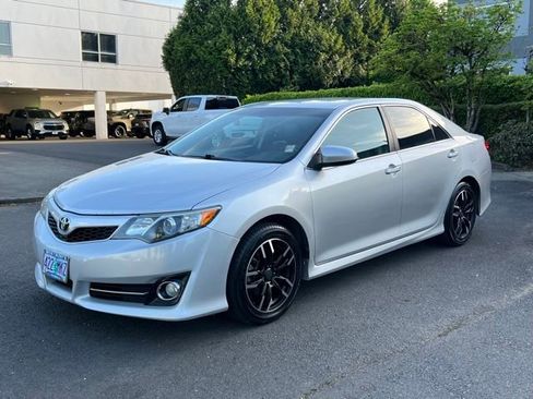Used 2013 Toyota Camry SE FWD image 3