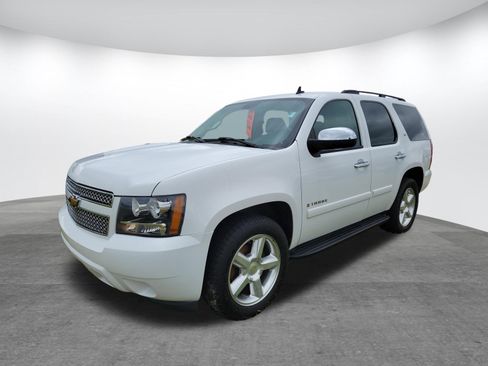 Used 2007 Chevrolet Tahoe LTZ w/ LTZ Preferred Equipment Group RWD image 3