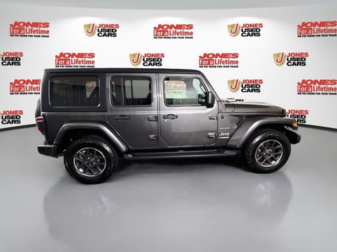 Used 2018 Jeep Wrangler Unlimited Sahara AWD/4WD image 16