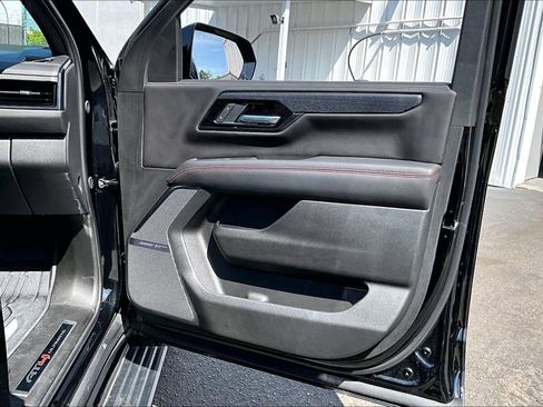 Used 2025 GMC Yukon AT4 Ultimate w/ LPO, Floor Liner Package AWD/4WD image 29