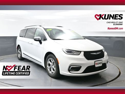 Used 2023 Chrysler Pacifica Limited image 1