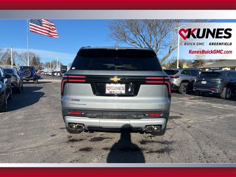 Used 2024 Chevrolet Traverse LT image 8