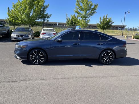 Used 2023 Honda Accord Touring image 2