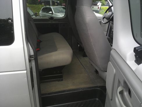 Used 2013 Ford E-350 and Econoline 350 XLT RWD image 13