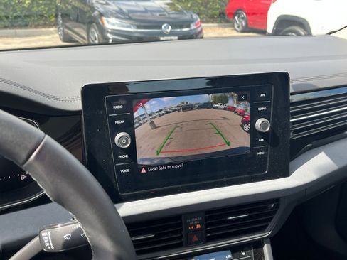 Used 2025 Volkswagen Jetta SE image 17