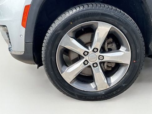 Used 2021 Jeep Grand Cherokee L Limited w/ Luxury Tech Group II AWD/4WD image 39