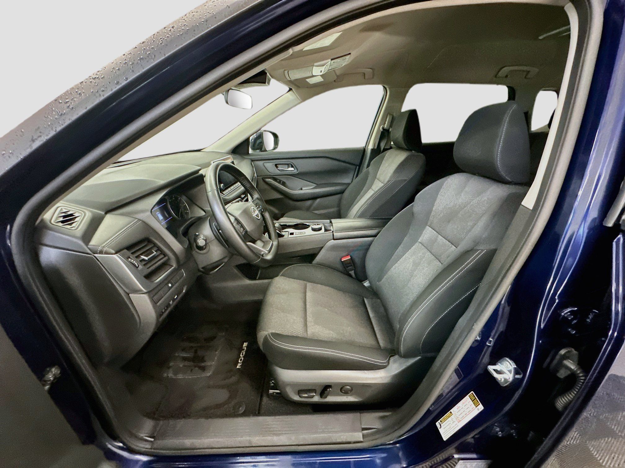 Used 2025 Nissan Rogue SV AWD/4WD image 13