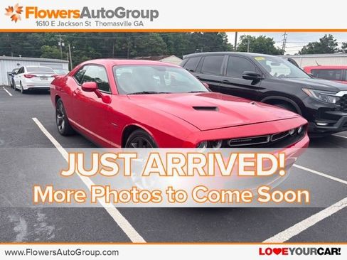 Used 2017 Dodge Challenger R/T w/ Cold Weather Group RWD image 1