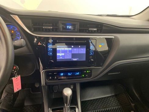 Used 2018 Toyota Corolla SE image 19