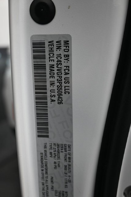 Used 2023 Jeep Grand Wagoneer Series III AWD/4WD image 19