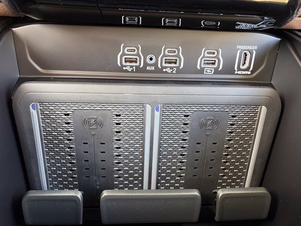 Used 2025 RAM 2500 Limited AWD/4WD image 13