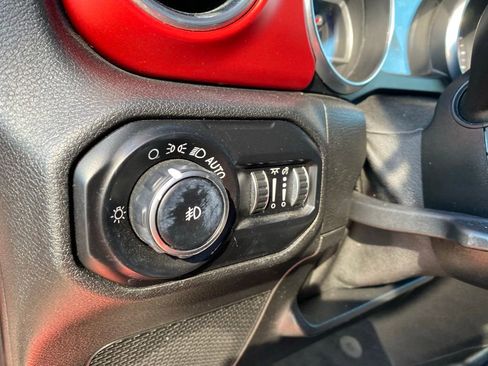 Used 2021 Jeep Wrangler Unlimited Rubicon image 16