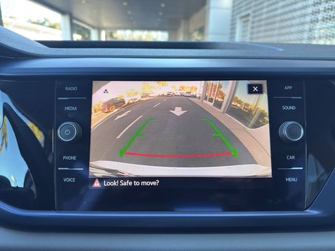 Used 2022 Volkswagen Taos SE w/ Panoramic Sunroof Package image 22