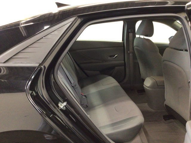 Used 2021 Hyundai Elantra SE FWD image 7