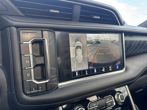 Used 2023 GMC Yukon Denali image 15