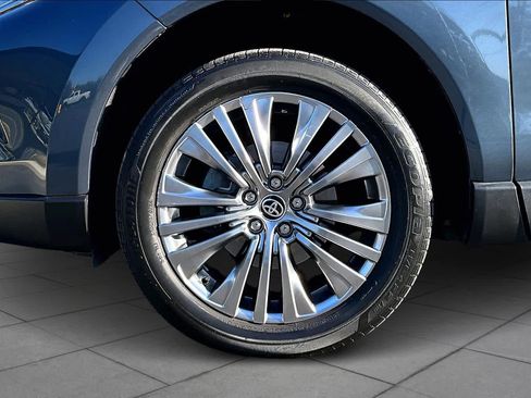 Used 2024 Toyota Venza Limited image 10