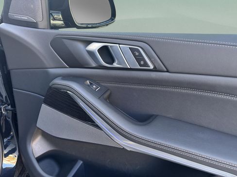 Used 2024 BMW X5 xDrive40i w/ M Sport Package image 25