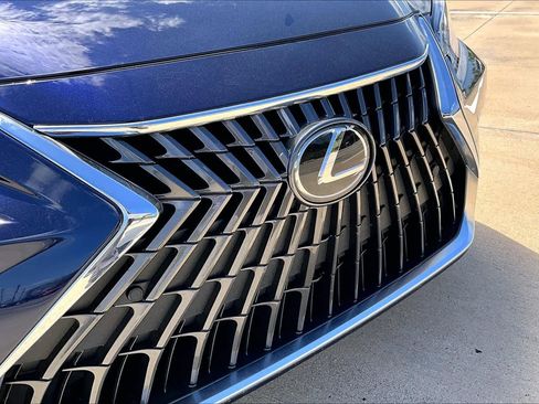 Used 2025 Lexus ES 350 w/ Premium Package image 30