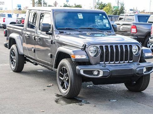 Used 2023 Jeep Gladiator Sport image 5