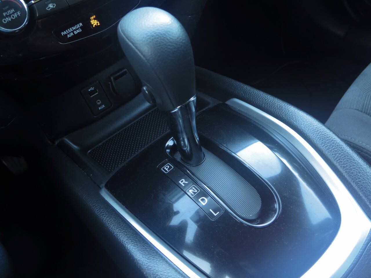 Used 2016 Nissan Rogue SV AWD/4WD image 11