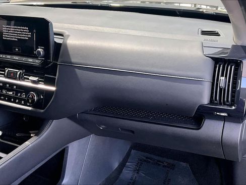 Used 2025 Nissan Pathfinder SV FWD image 18