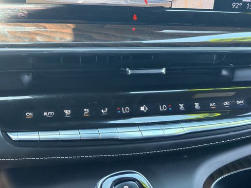 Used 2022 Cadillac Escalade Sport Platinum AWD/4WD image 25