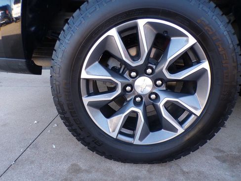 Used 2021 Chevrolet Silverado 1500 LT w/ Z71 Off-Road Package image 6