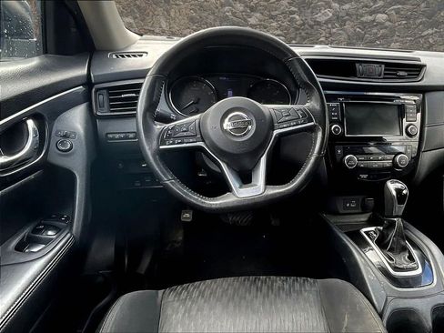Used 2018 Nissan Rogue SV image 5