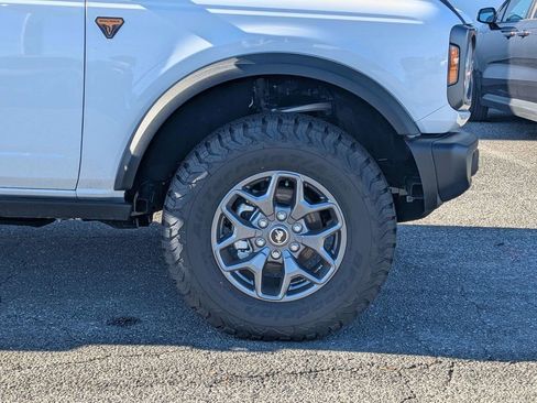 New 2025 Ford Bronco Badlands image 9
