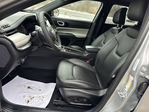 Used 2025 Jeep Compass Limited image 12