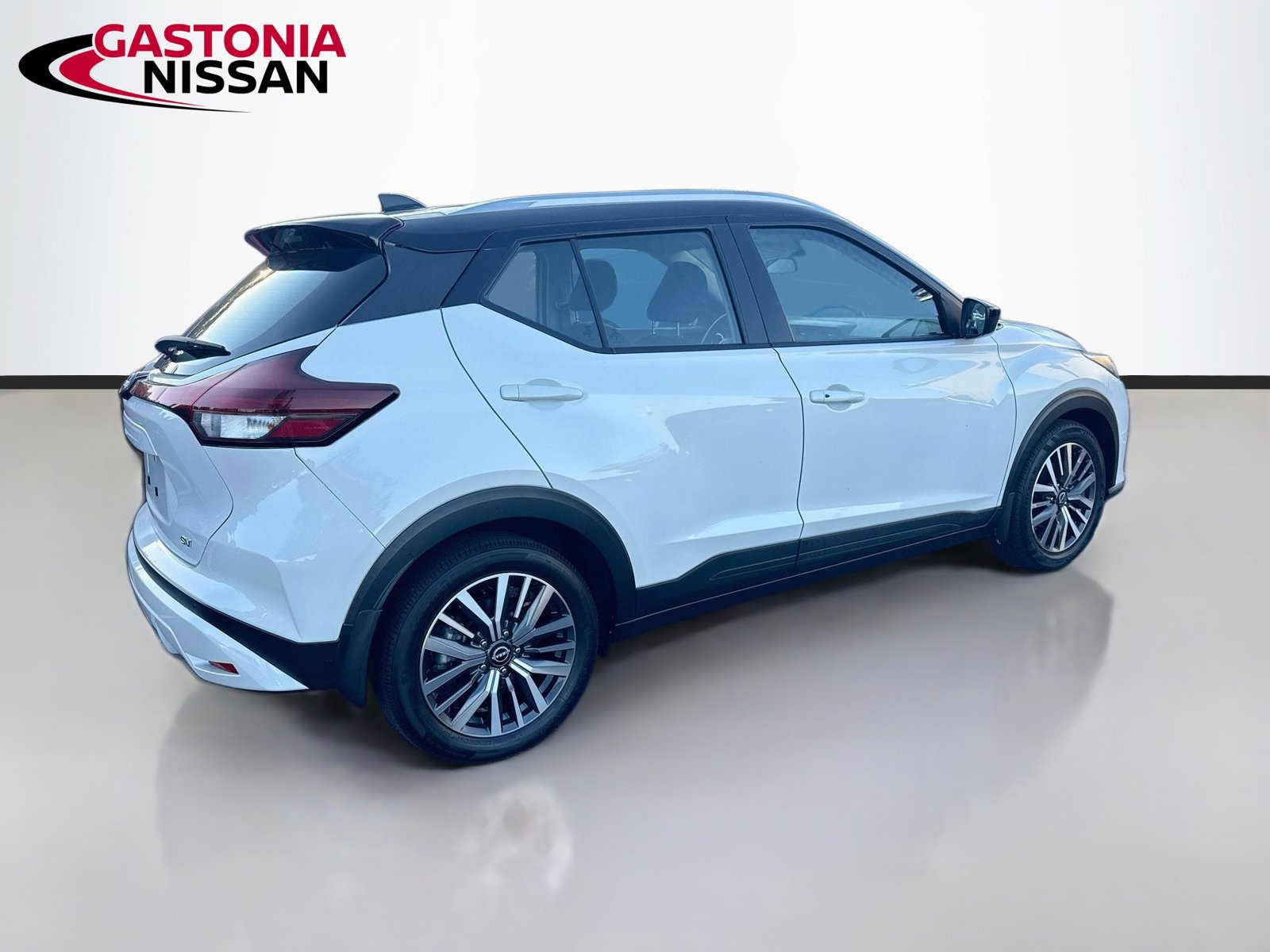 Used 2023 Nissan Kicks SV FWD image 9