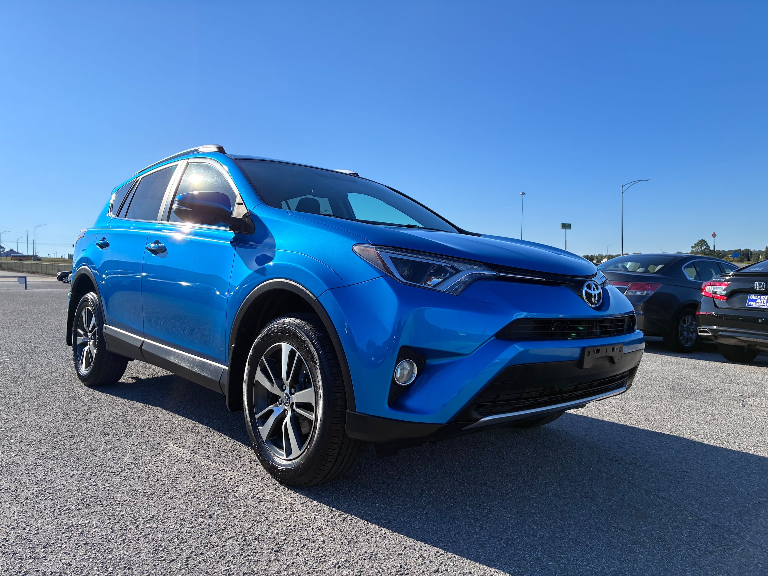 Used 2016 Toyota RAV4 XLE AWD/4WD image 3
