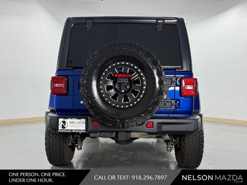 Used 2018 Jeep Wrangler Unlimited Sahara AWD/4WD image 7