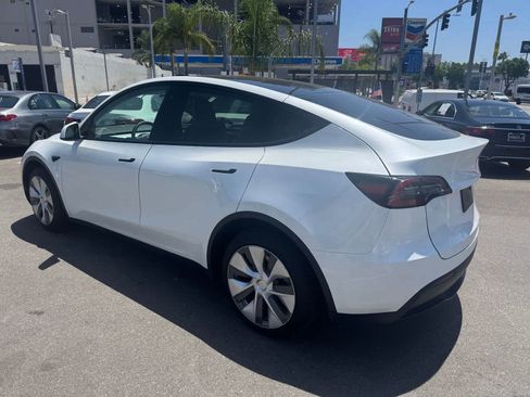 Used 2023 Tesla Model Y AWD image 4