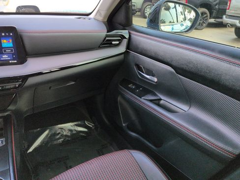 Used 2026 Nissan Kicks SR FWD image 16