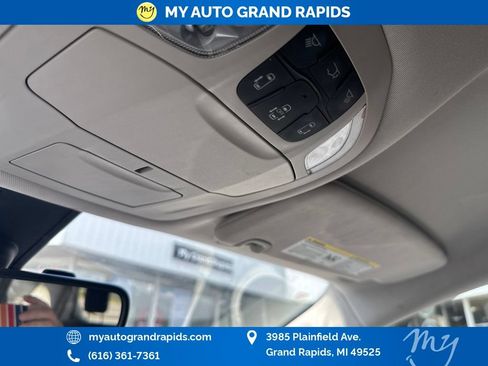 Used 2017 Chrysler Pacifica Touring FWD image 4