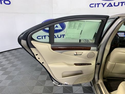 Used 2015 Lexus LS 460 w/ Comfort Package image 31