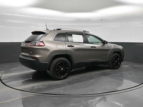 Used 2019 Jeep Cherokee Latitude Plus w/ Comfort/Convenience Group AWD/4WD image 7