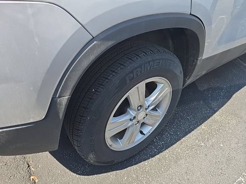 Used 2020 Chevrolet Trax LT w/ LT Convenience Package FWD image 23