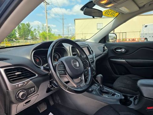 Used 2020 Jeep Cherokee Latitude w/ Cold Weather Group AWD/4WD image 12