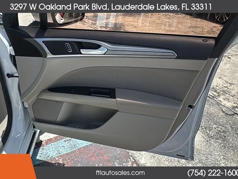 Used 2019 Ford Fusion SE FWD image 32